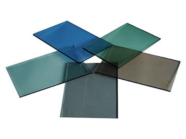 Heat relecting glass