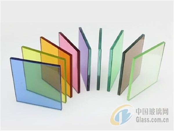 Heat relecting glass